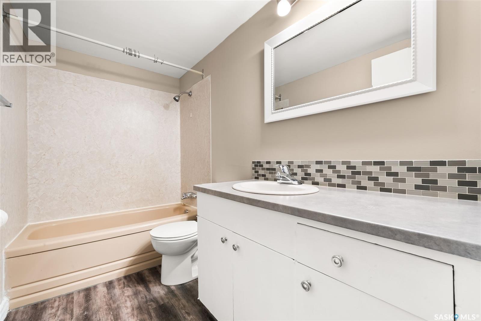 9 2620 5Th Avenue N, Regina, SK - Indoor Photo Showing Bathroom