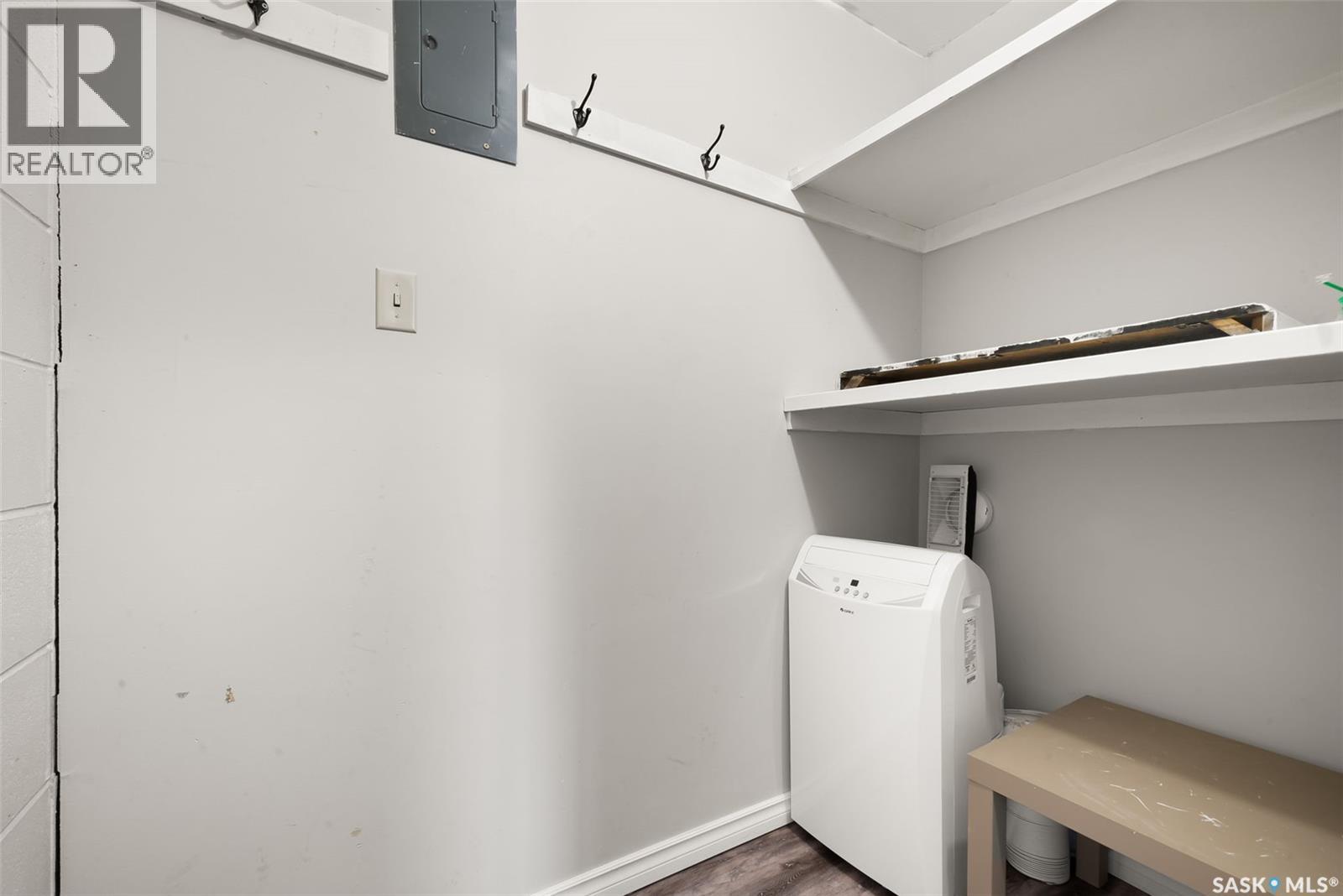 9 2620 5Th Avenue N, Regina, SK - Indoor Photo Showing Laundry Room