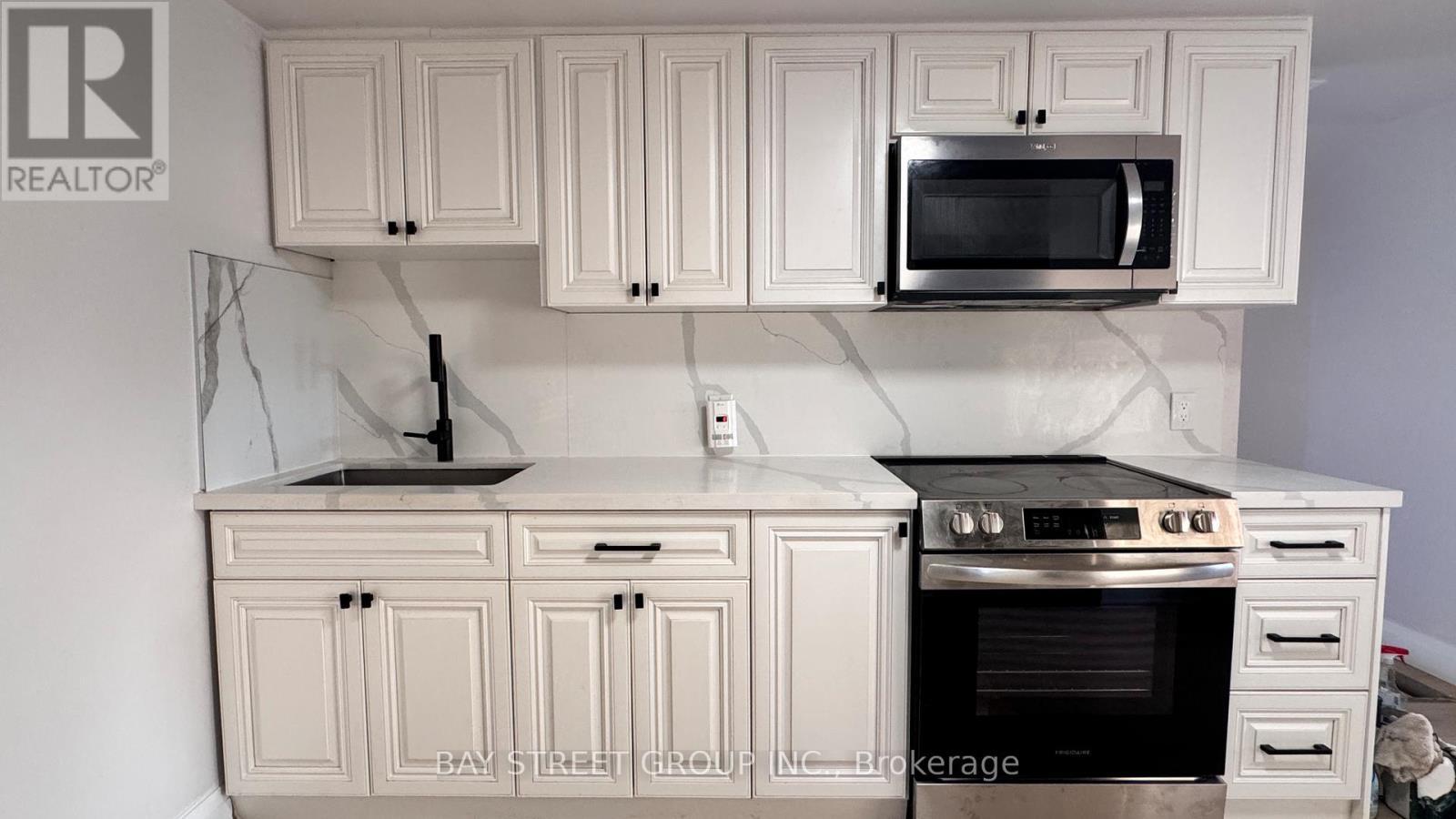 Unit C - 5731 Stanley Avenue, Niagara Falls, ON - Indoor Photo Showing Kitchen