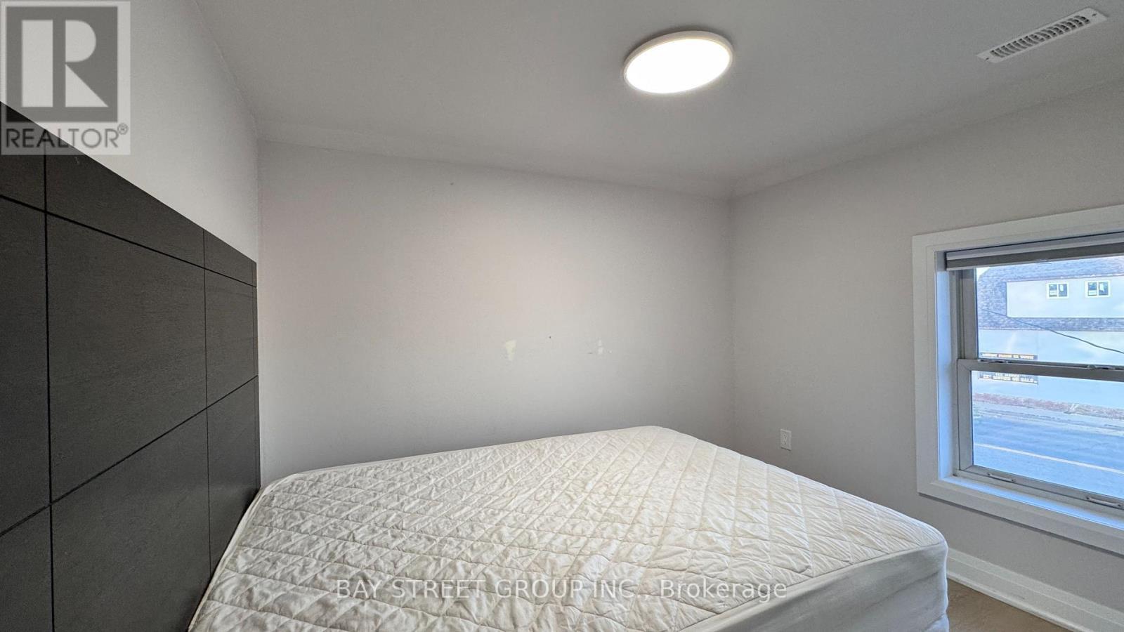 Unit C - 5731 Stanley Avenue, Niagara Falls, ON - Indoor Photo Showing Bedroom