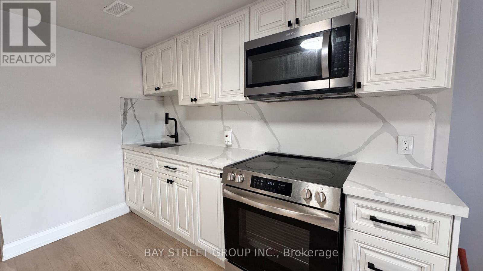 Unit C - 5731 Stanley Avenue, Niagara Falls, ON - Indoor Photo Showing Kitchen