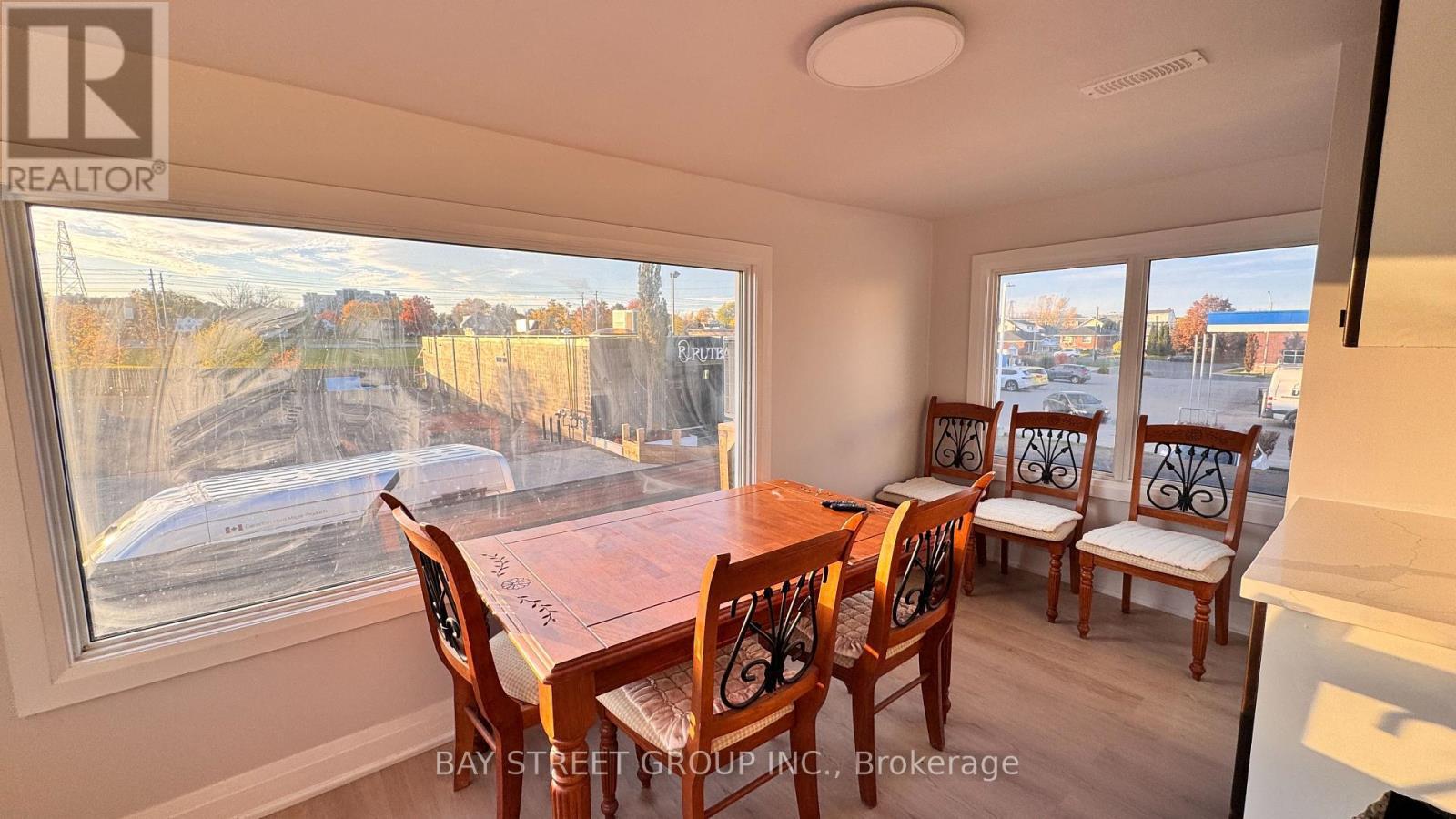 Unit C - 5731 Stanley Avenue, Niagara Falls, ON - Indoor Photo Showing Dining Room