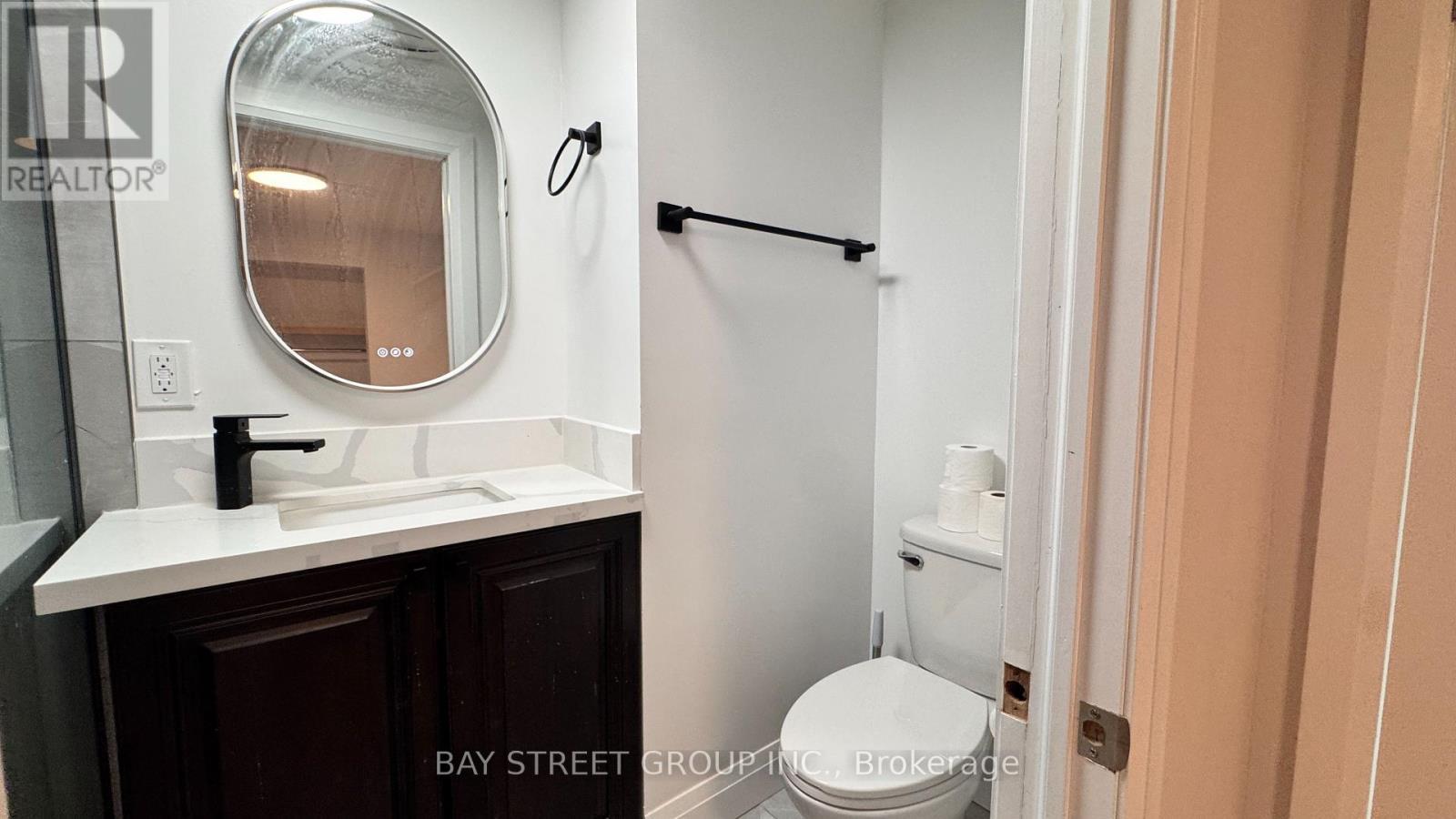 Unit C - 5731 Stanley Avenue, Niagara Falls, ON - Indoor Photo Showing Bathroom