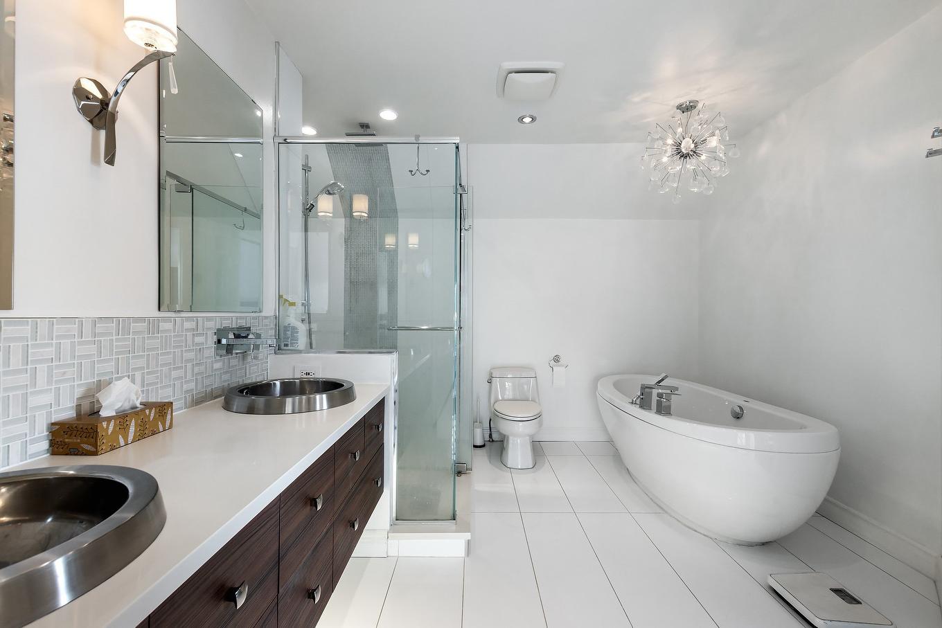 Salle de bains attenante à la CCP - 1 Av. Sauriol, Laval (Laval-Des-Rapides), QC