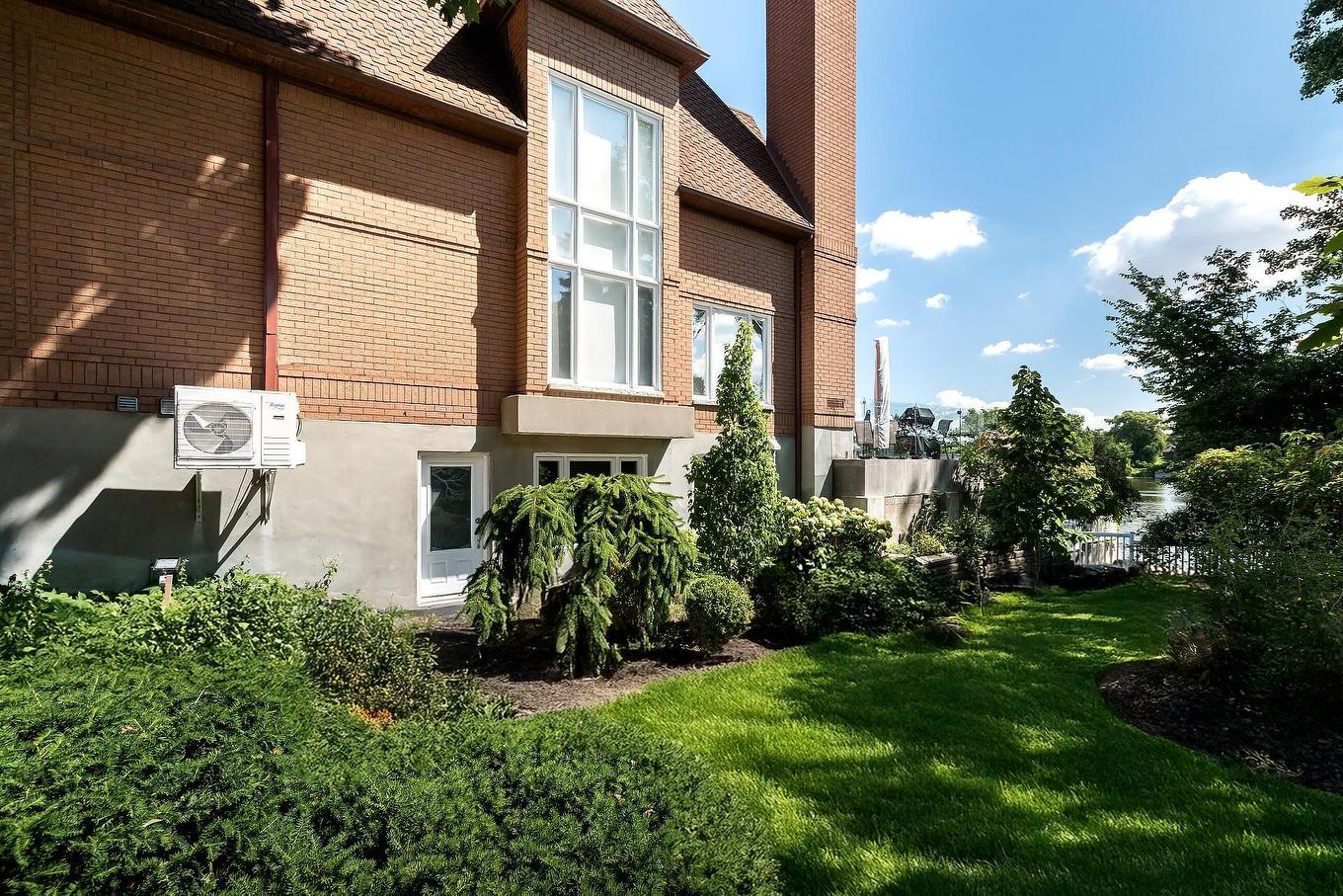 Jardin - 1 Av. Sauriol, Laval (Laval-Des-Rapides), QC