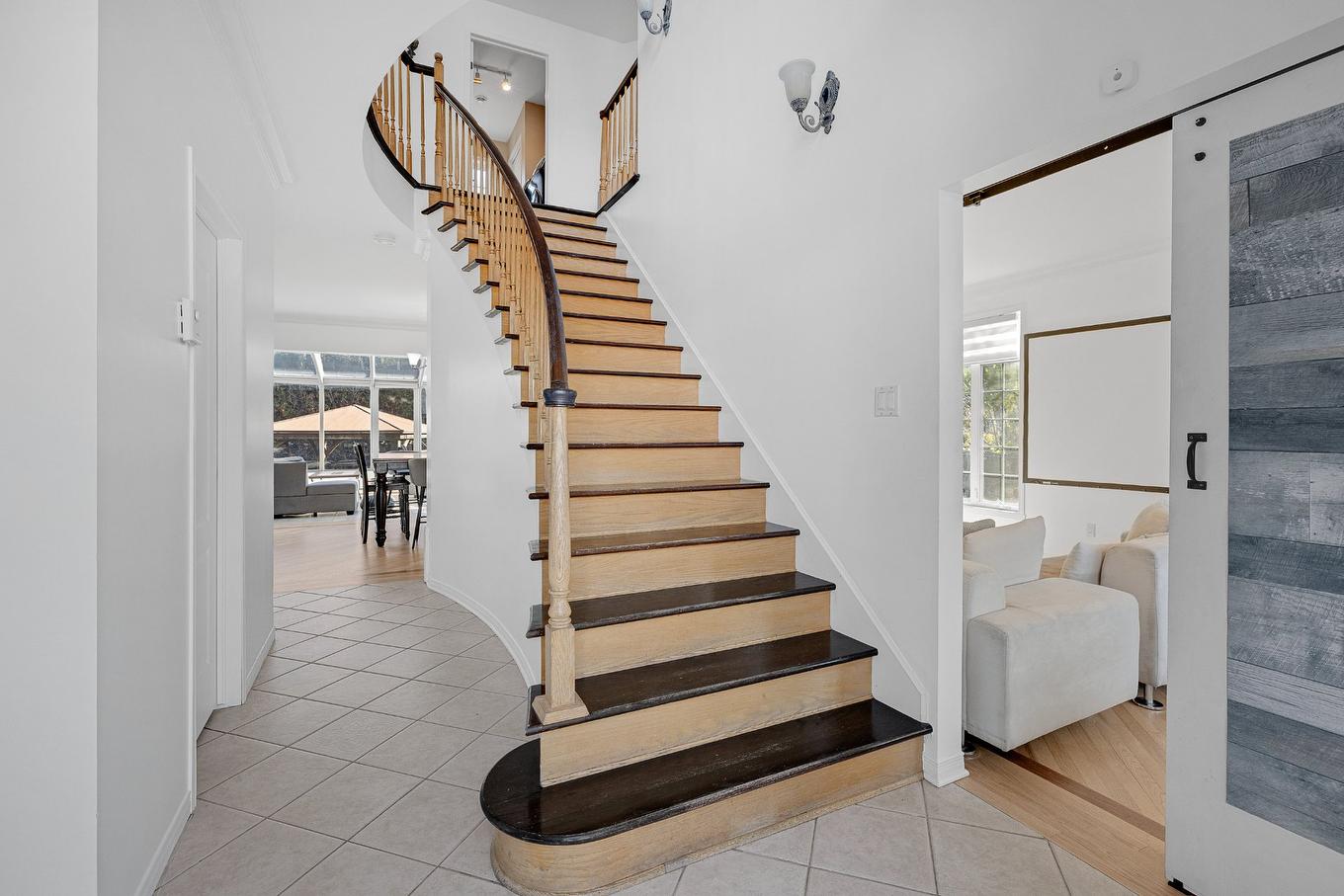 Staircase - 8235 Av. Oceanie, Brossard, QC - Indoor Photo Showing Other Room