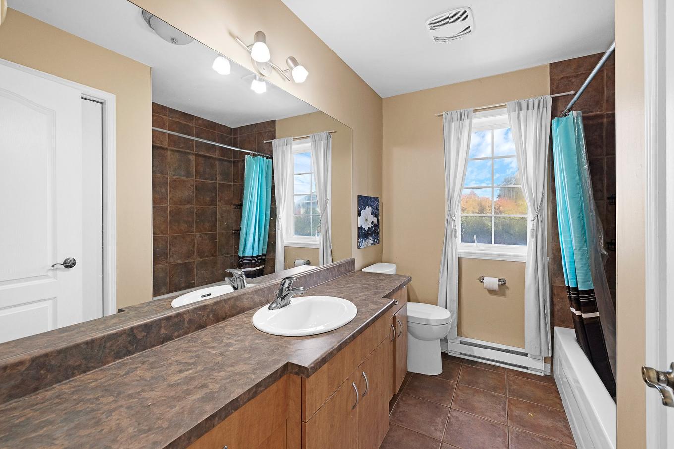 Bathroom - 8235 Av. Oceanie, Brossard, QC - Indoor Photo Showing Bathroom