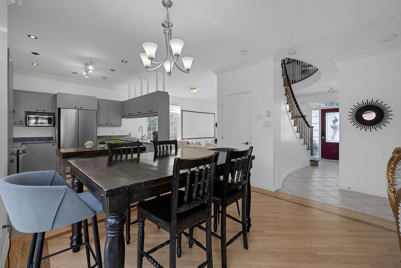 Dining room - 8235 Av. Oceanie, Brossard, QC - Indoor Photo Showing Dining Room