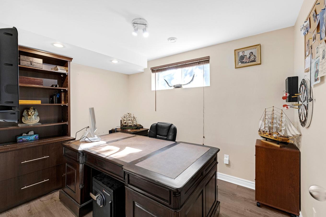 Office - 8235 Av. Oceanie, Brossard, QC - Indoor