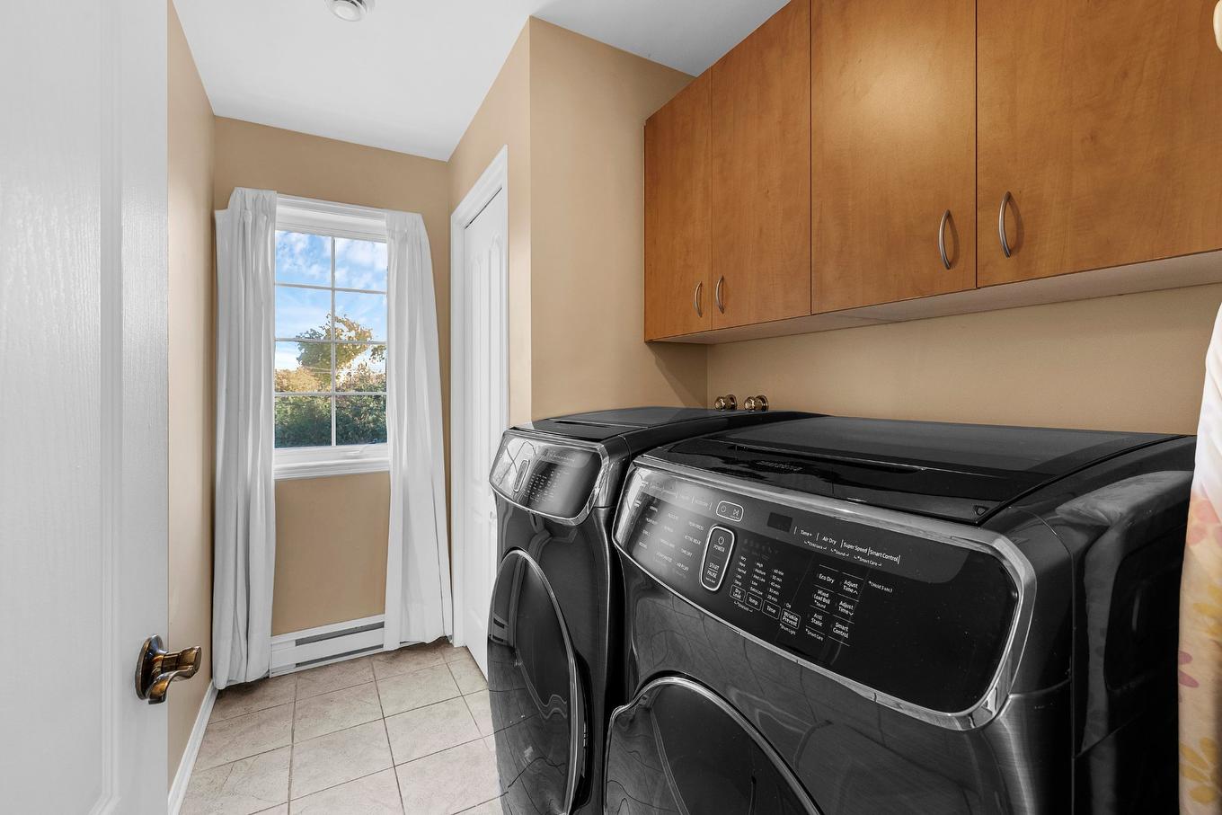Laundry room - 8235 Av. Oceanie, Brossard, QC - Indoor Photo Showing Laundry Room