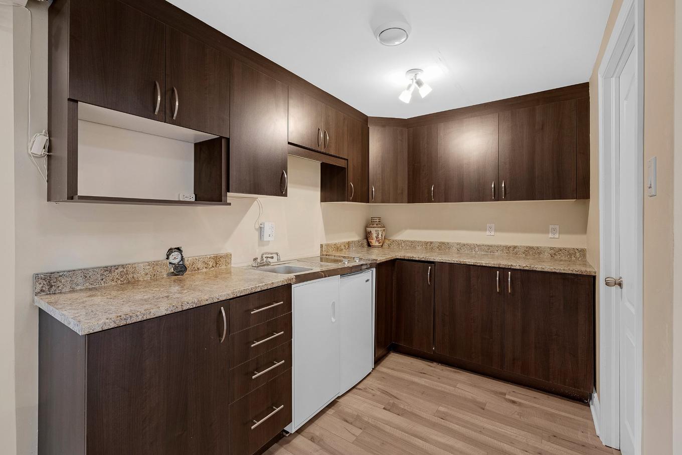Basement - 8235 Av. Oceanie, Brossard, QC - Indoor Photo Showing Kitchen