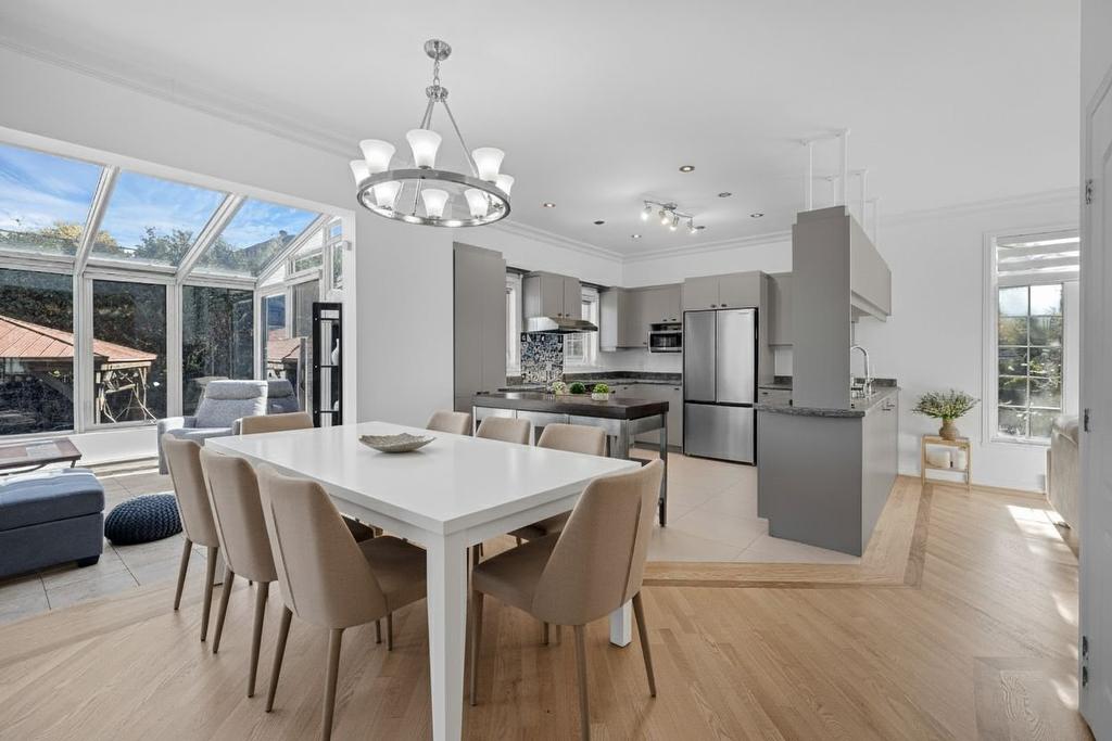 Dining room - 8235 Av. Oceanie, Brossard, QC - Indoor Photo Showing Dining Room