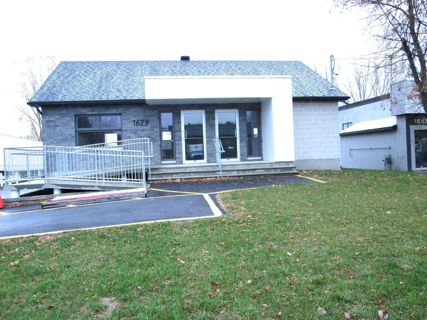 Frontage - 1679 Boul. St-Antoine, Saint-Jérôme, QC - Outdoor