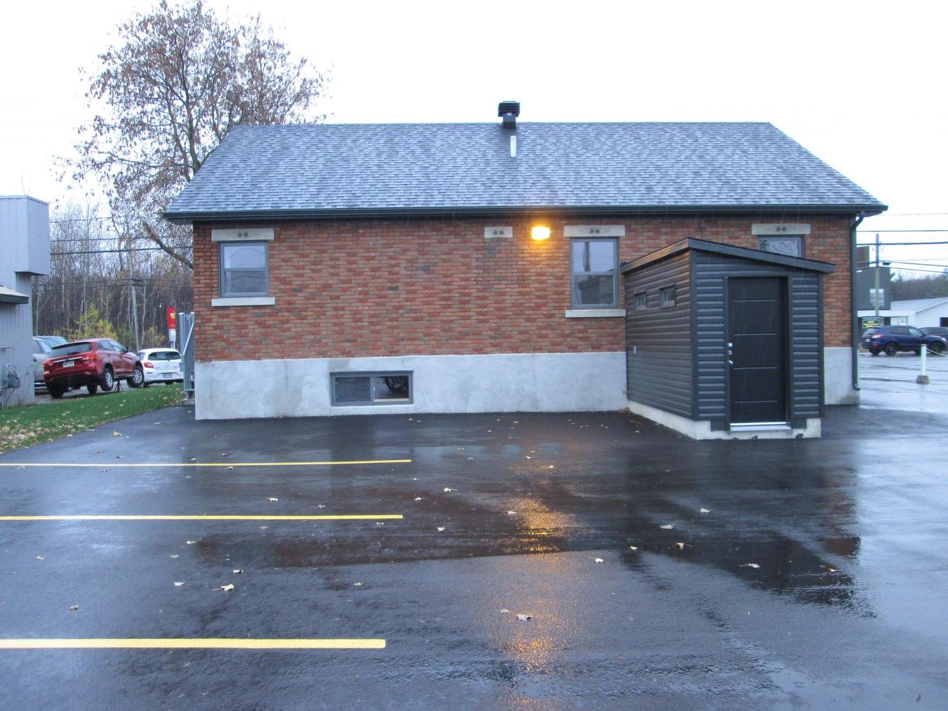 Parking - 1679 Boul. St-Antoine, Saint-Jérôme, QC - Outdoor