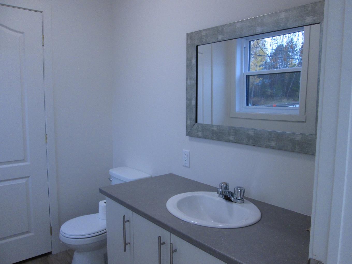 Bathroom - 1679 Boul. St-Antoine, Saint-Jérôme, QC - Indoor Photo Showing Bathroom