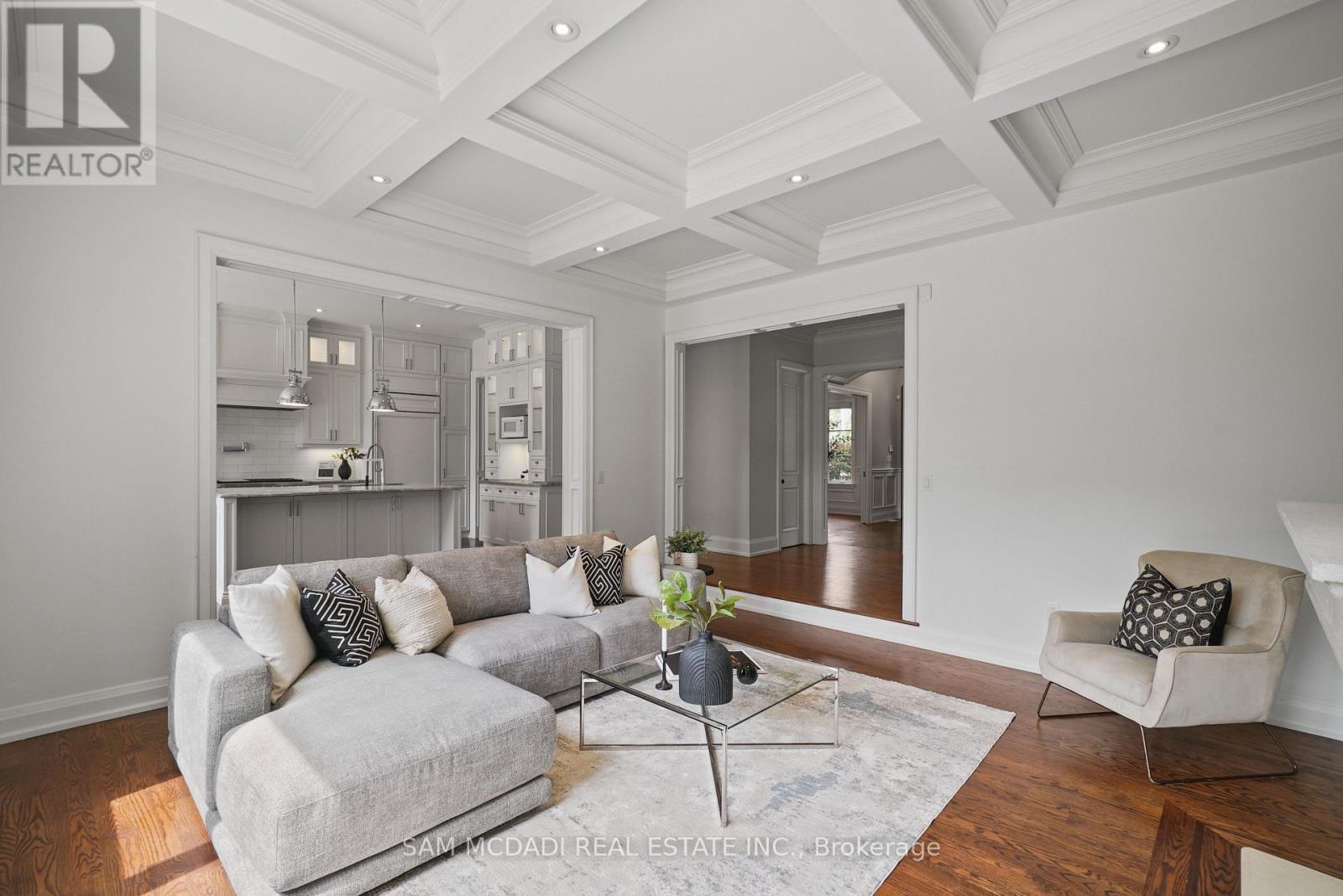 190 Maplewood Road, Mississauga, ON - Indoor Photo Showing Living Room