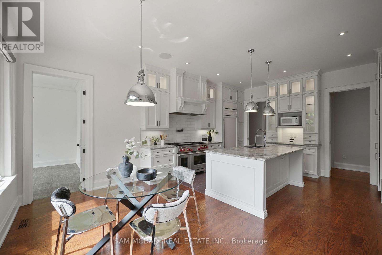 190 Maplewood Road, Mississauga, ON - Indoor Photo Showing Kitchen With Upgraded Kitchen
