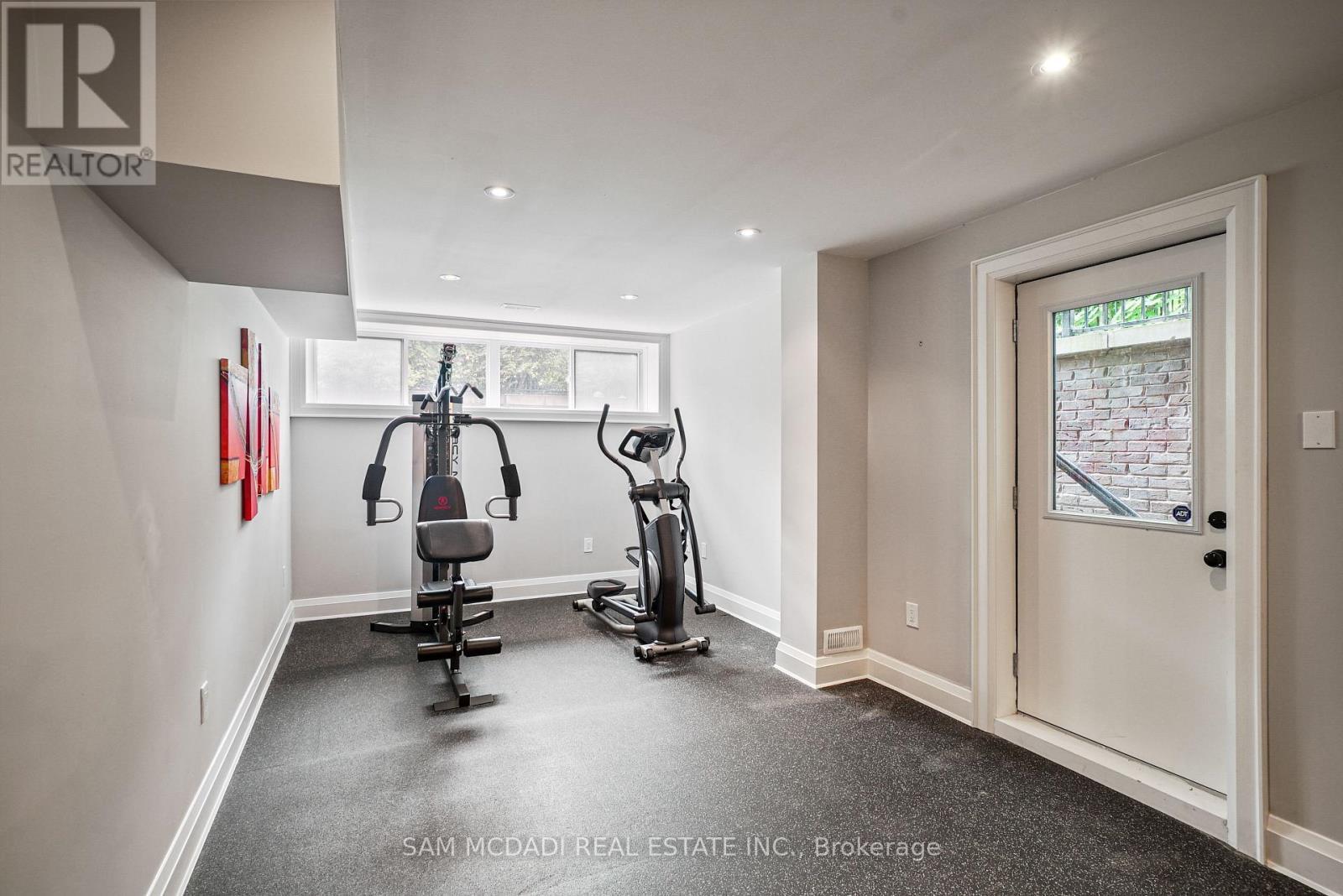 190 Maplewood Road, Mississauga, ON - Indoor Photo Showing Gym Room