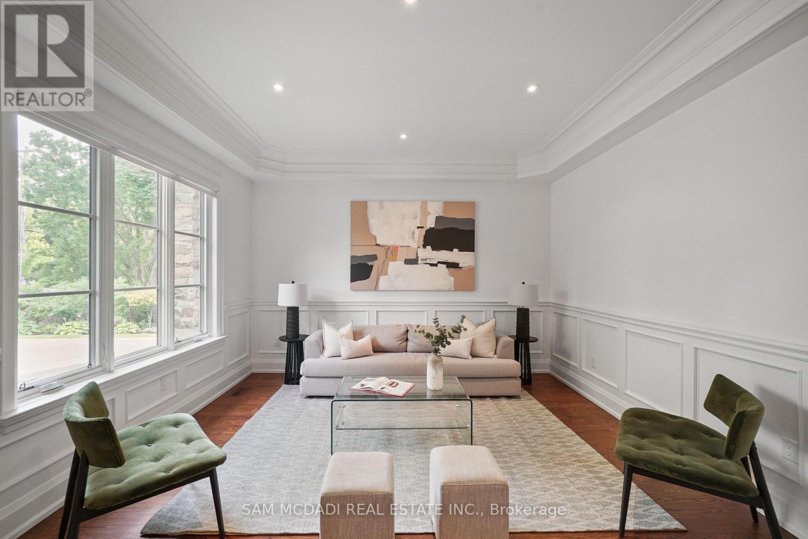 190 Maplewood Road, Mississauga, ON - Indoor Photo Showing Living Room