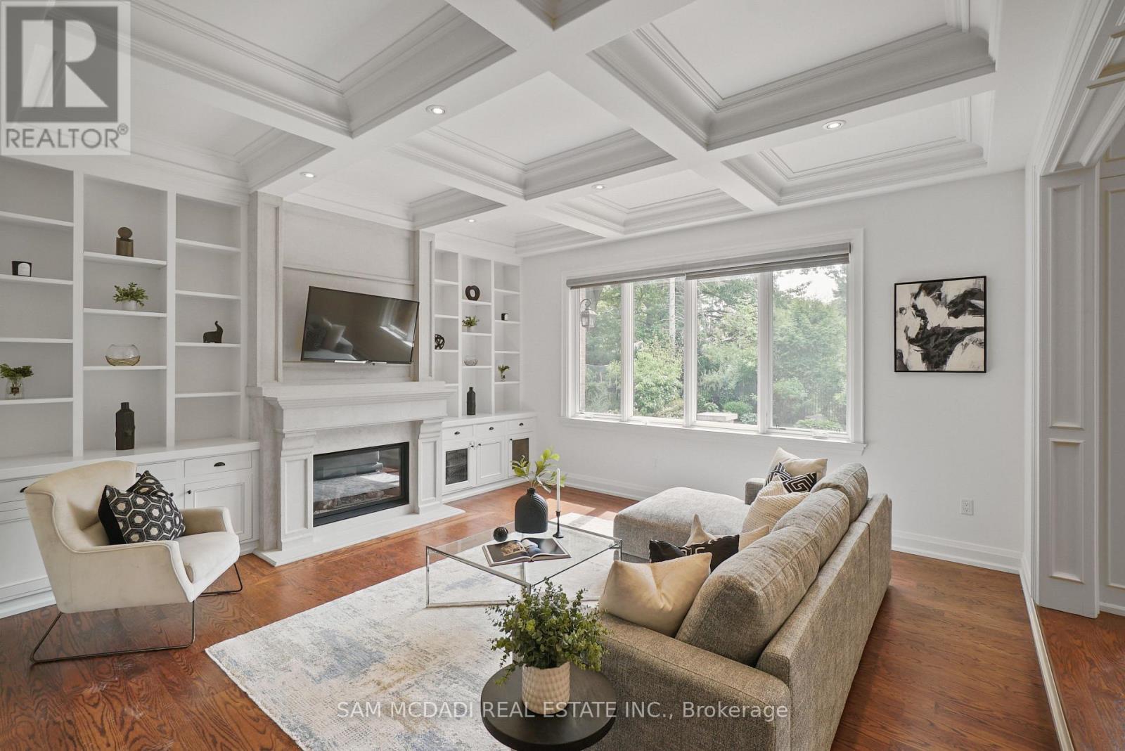 190 Maplewood Road, Mississauga, ON - Indoor Photo Showing Living Room With Fireplace