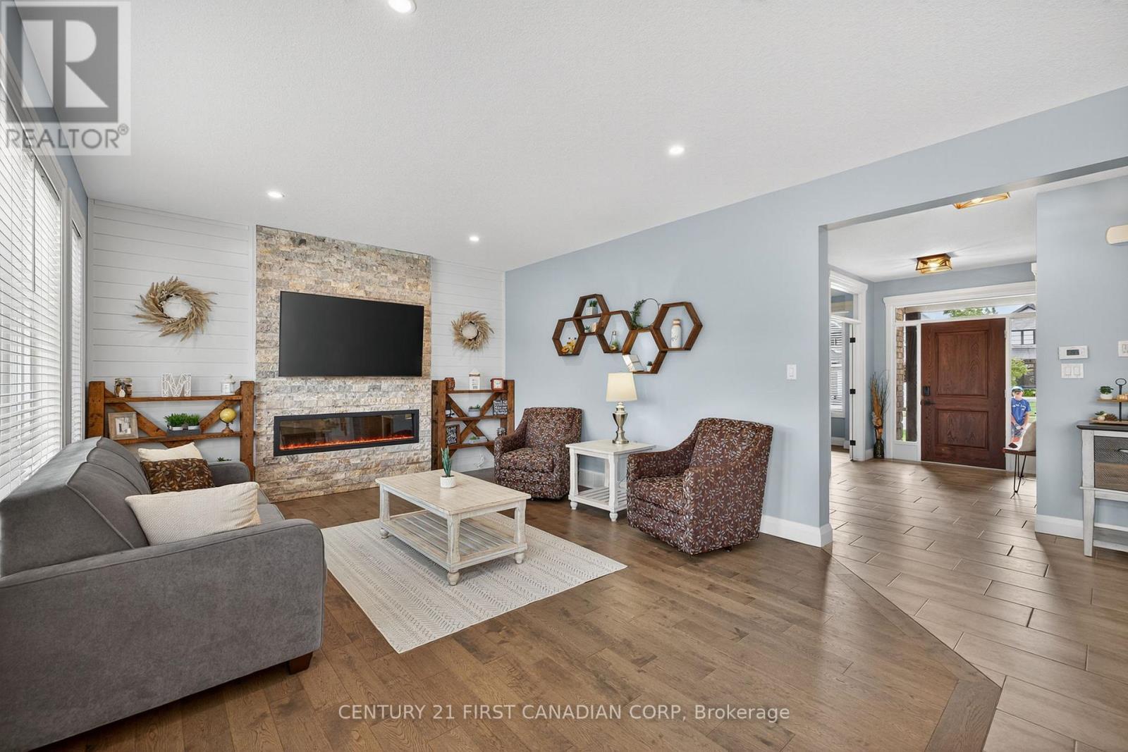 99 Thames Springs Crescent, Zorra (Thamesford), ON - Indoor Photo Showing Living Room With Fireplace