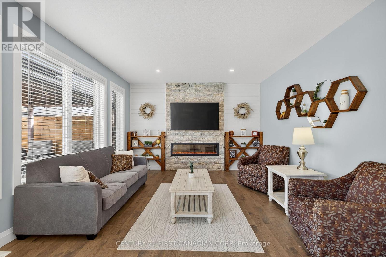 99 Thames Springs Crescent, Zorra (Thamesford), ON - Indoor Photo Showing Living Room With Fireplace