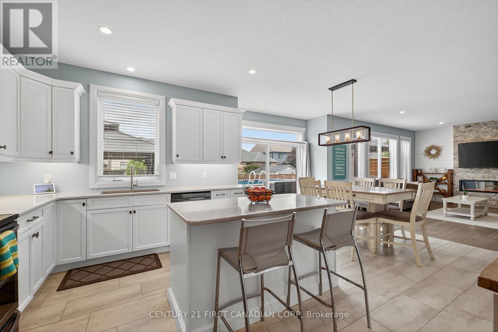 99 Thames Springs Crescent, Zorra (Thamesford), ON - Indoor Photo Showing Kitchen With Upgraded Kitchen