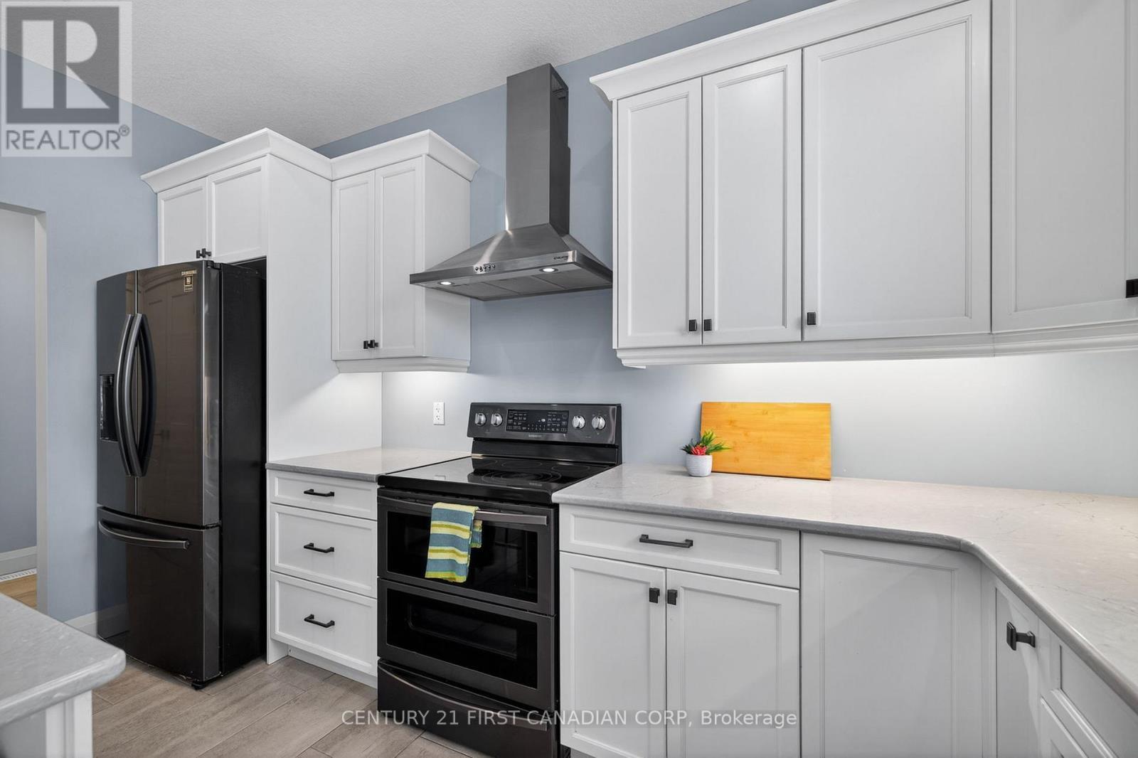 99 Thames Springs Crescent, Zorra (Thamesford), ON - Indoor Photo Showing Kitchen