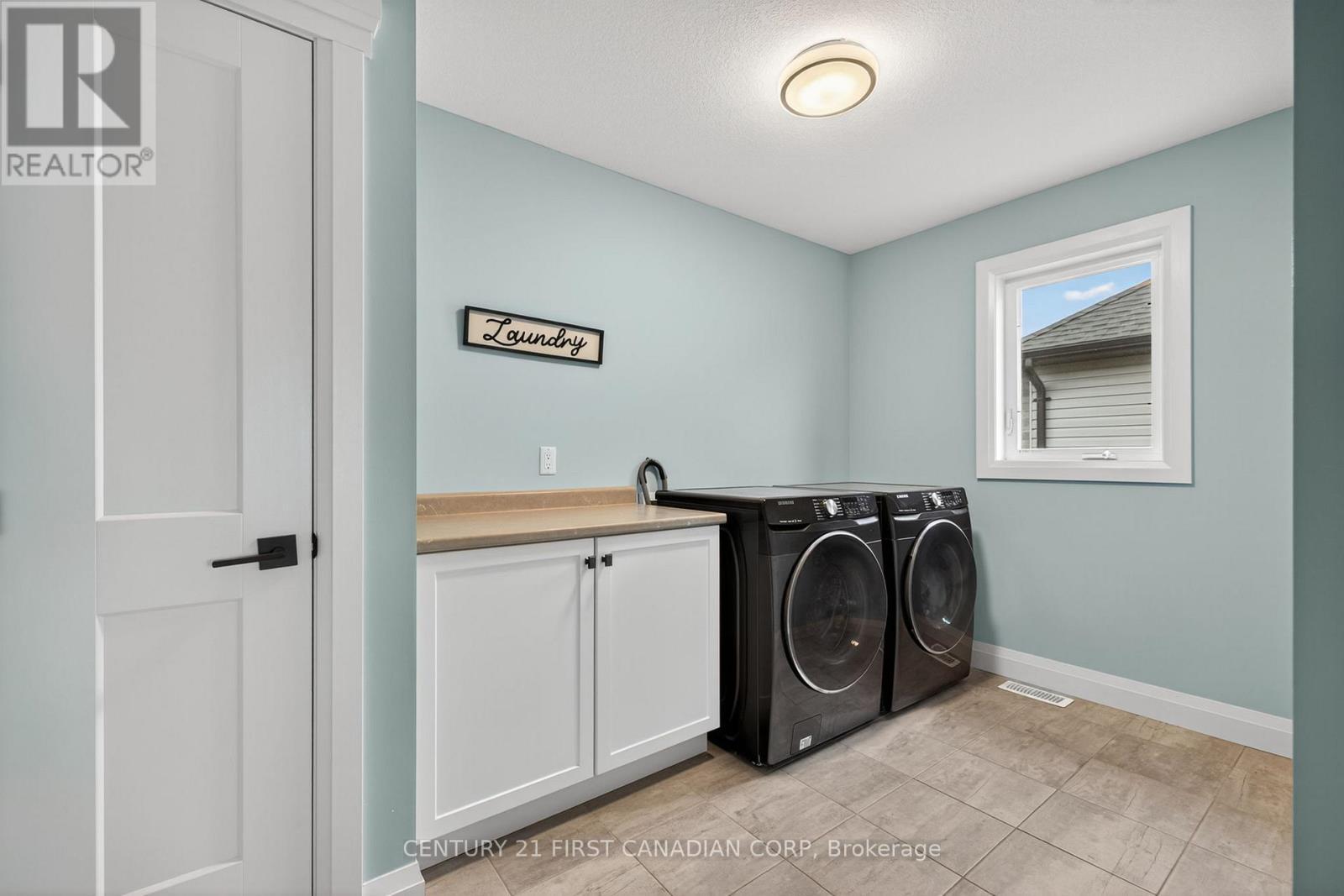 99 Thames Springs Crescent, Zorra (Thamesford), ON - Indoor Photo Showing Laundry Room