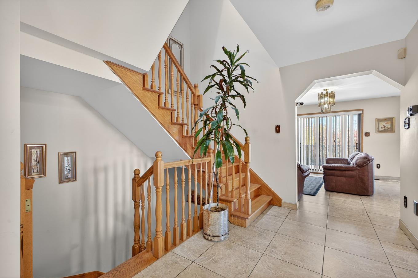 Staircase - 6793 Ch. Baily, Côte-Saint-Luc, QC - Indoor Photo Showing Other Room