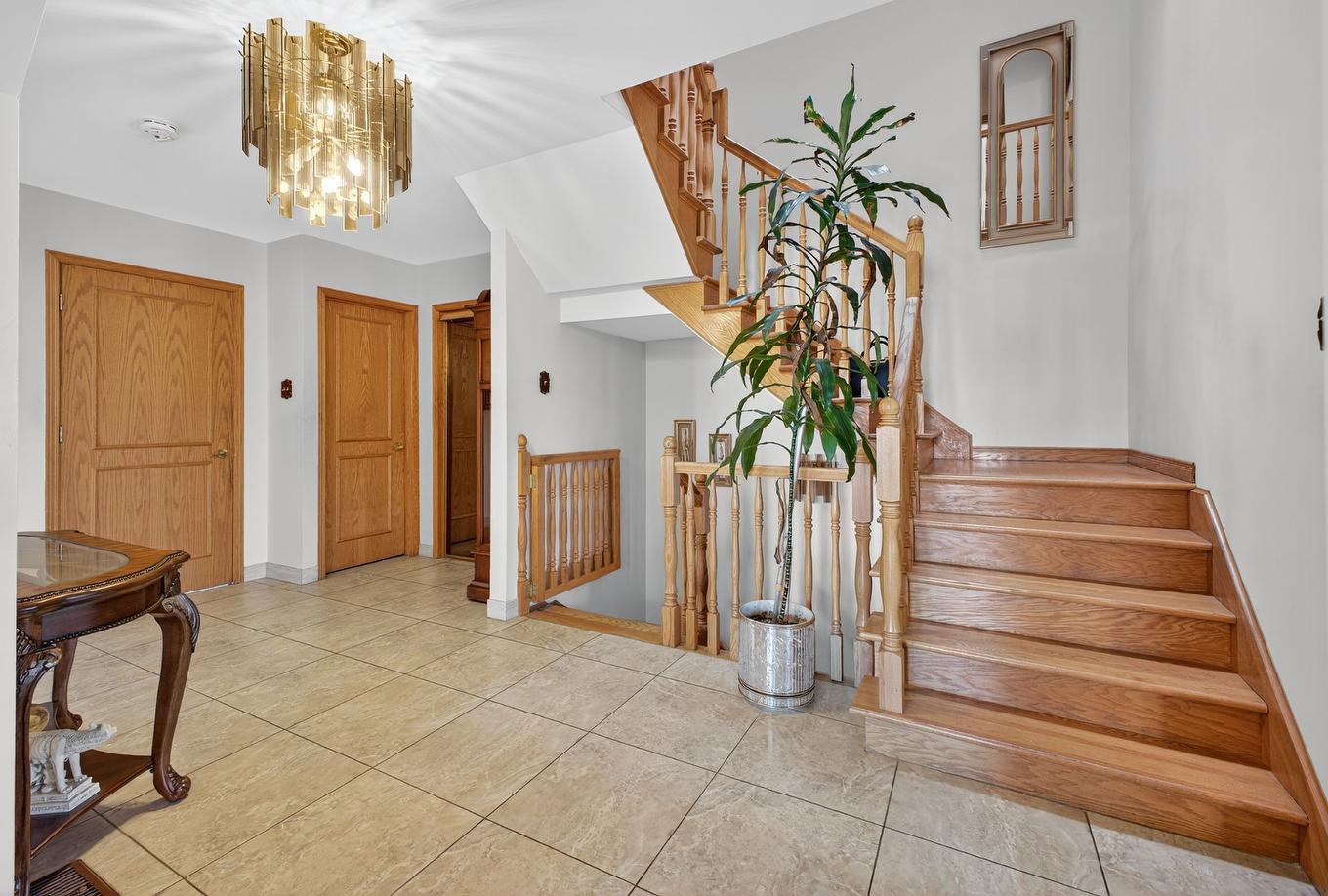 Staircase - 6793 Ch. Baily, Côte-Saint-Luc, QC - Indoor Photo Showing Other Room