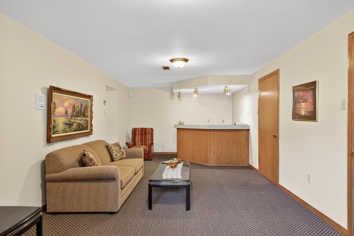 Family room - 6793 Ch. Baily, Côte-Saint-Luc, QC - Indoor Photo Showing Living Room