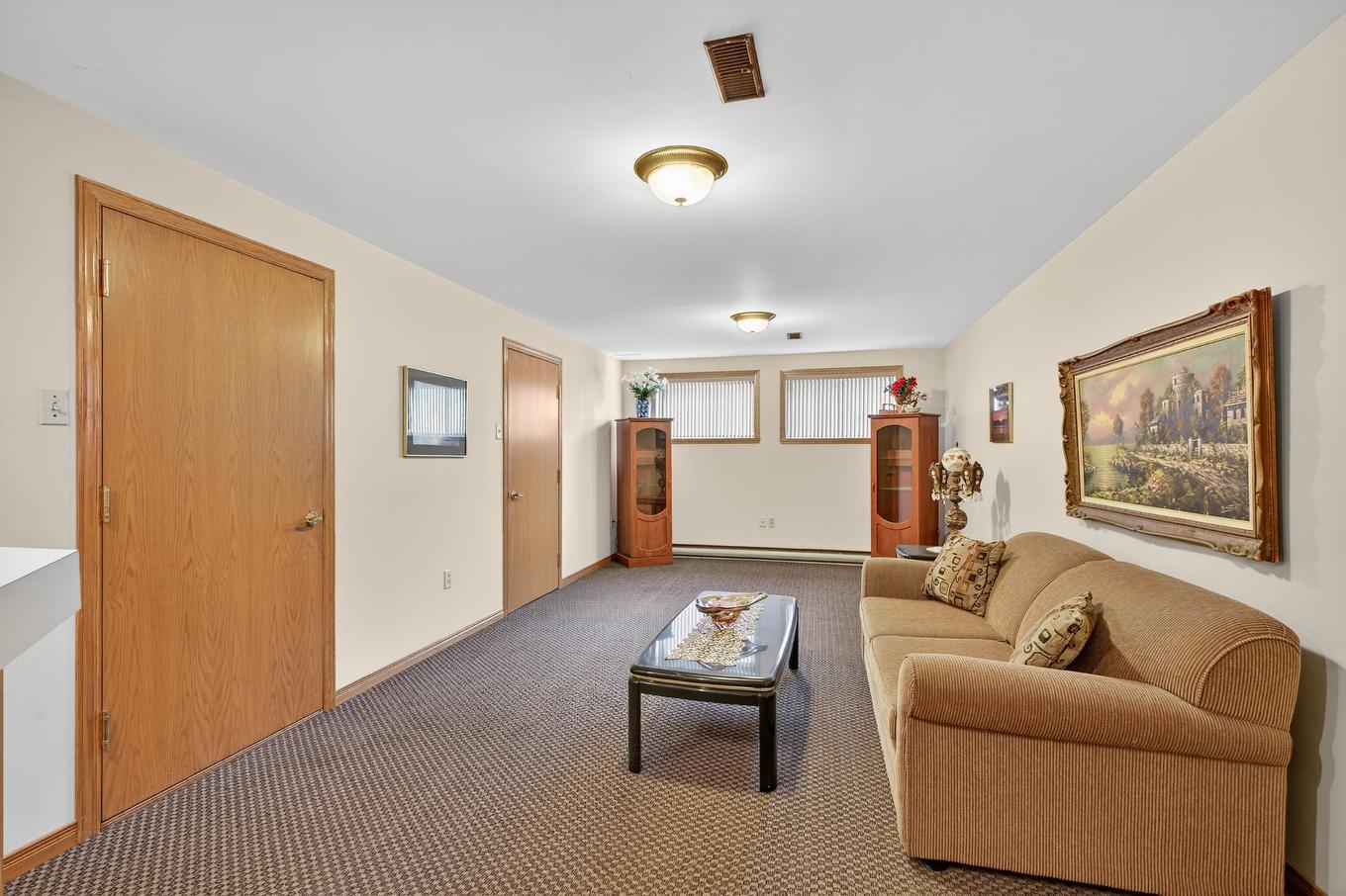 Family room - 6793 Ch. Baily, Côte-Saint-Luc, QC - Indoor Photo Showing Living Room