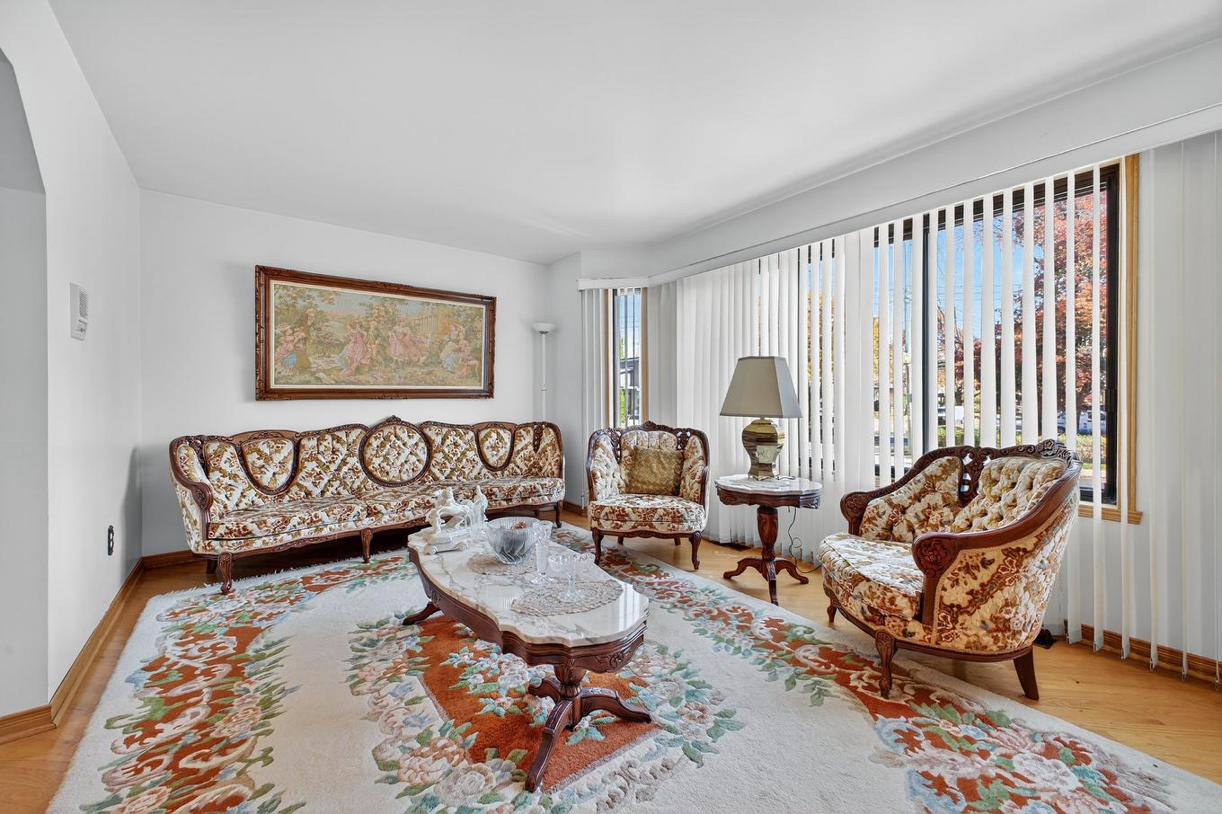 Living room - 6793 Ch. Baily, Côte-Saint-Luc, QC - Indoor Photo Showing Living Room