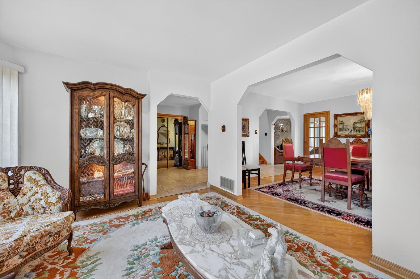 Living room - 6793 Ch. Baily, Côte-Saint-Luc, QC - Indoor Photo Showing Living Room