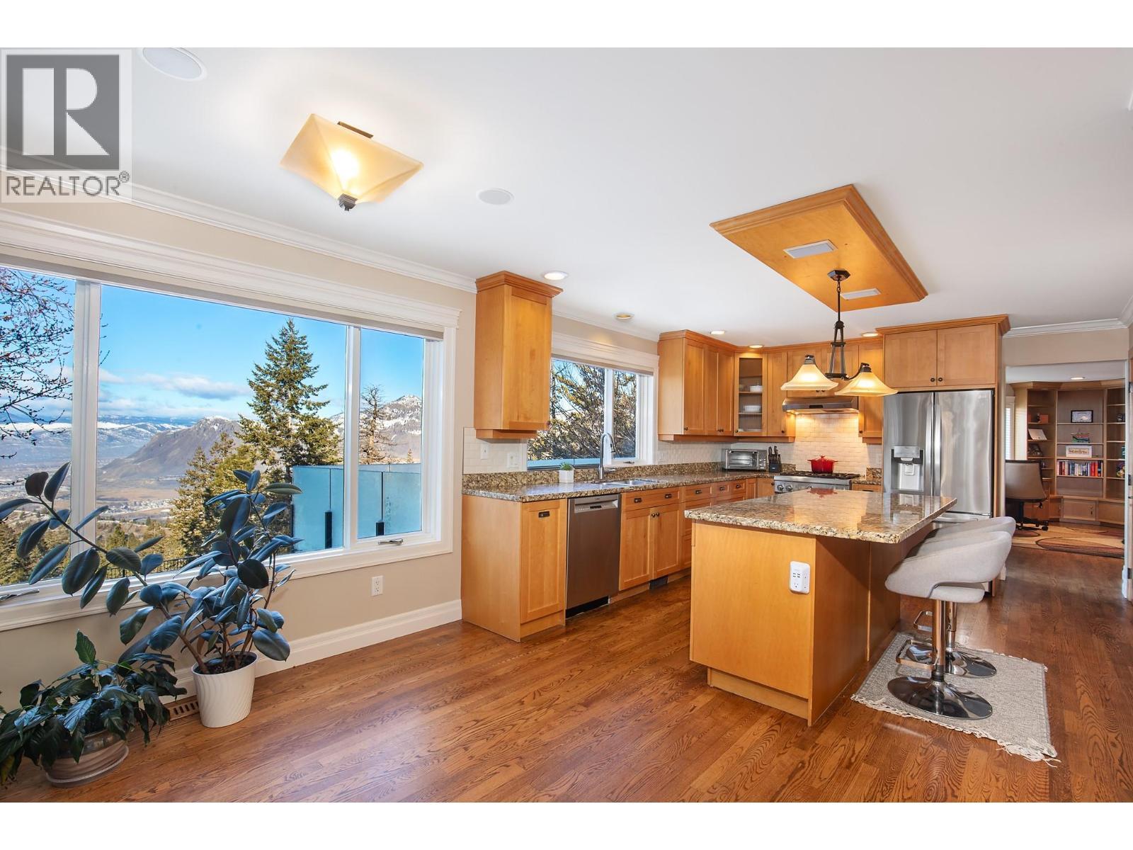 1978 High Schylea Drive, Kamloops, BC - Indoor Photo Showing Kitchen