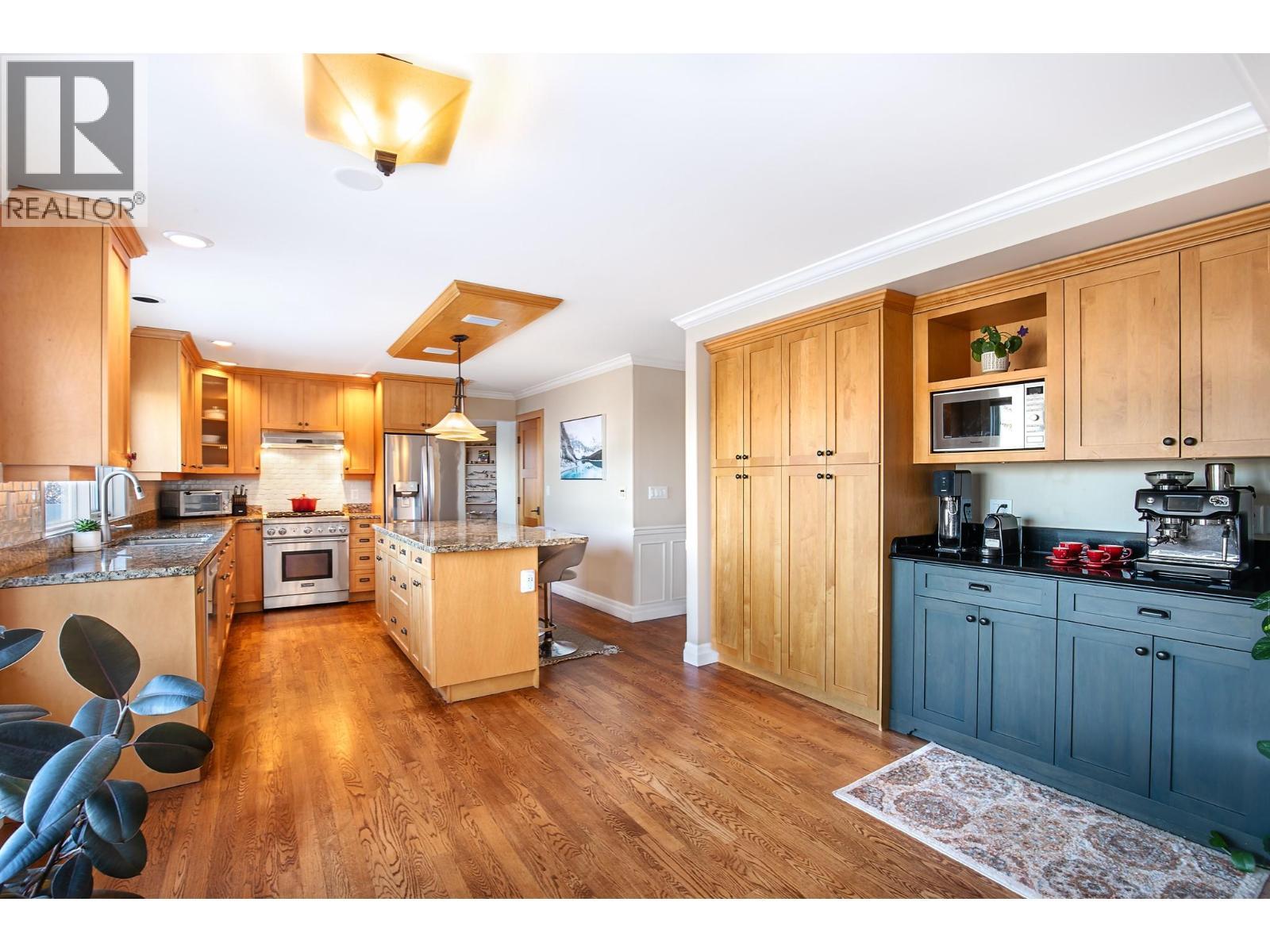 1978 High Schylea Drive, Kamloops, BC - Indoor Photo Showing Kitchen