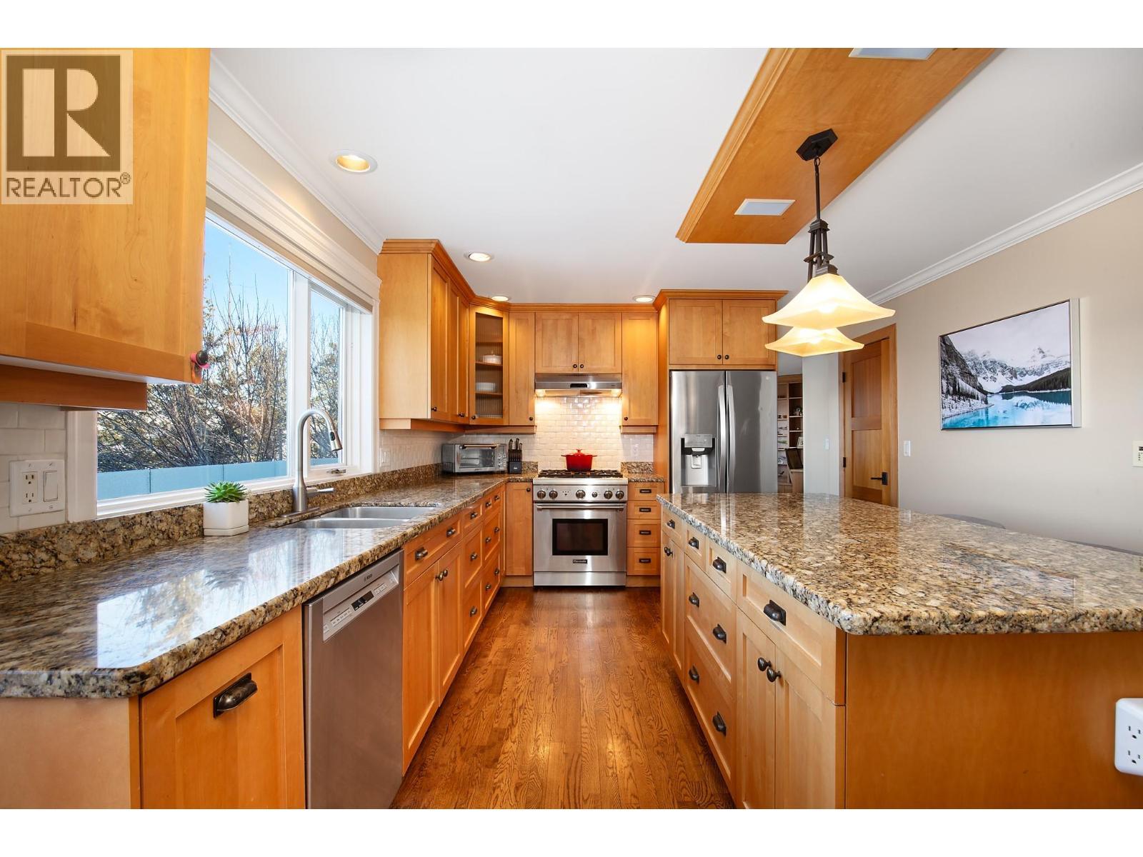 1978 High Schylea Drive, Kamloops, BC - Indoor Photo Showing Kitchen With Double Sink