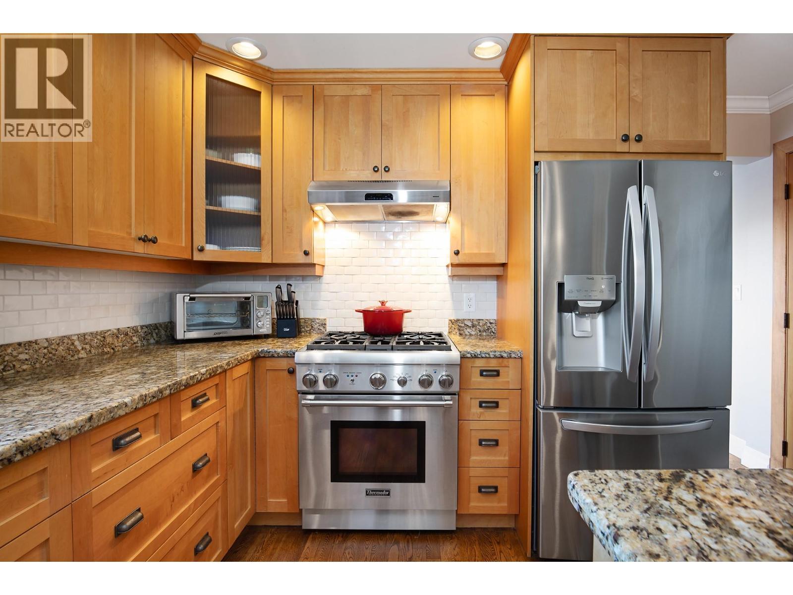 1978 High Schylea Drive, Kamloops, BC - Indoor Photo Showing Kitchen