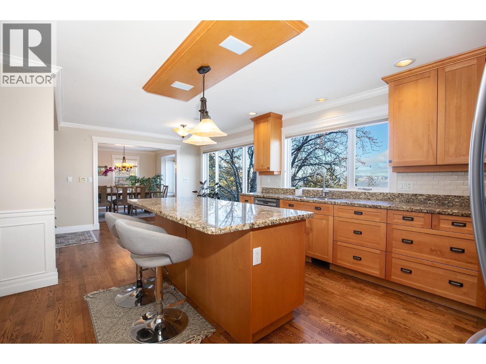 1978 High Schylea Drive, Kamloops, BC - Indoor Photo Showing Kitchen