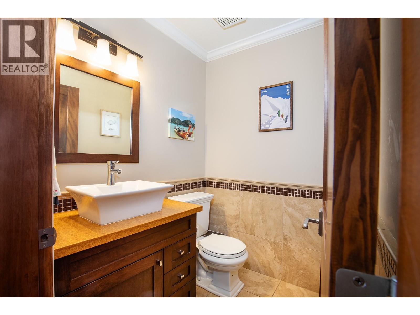 1978 High Schylea Drive, Kamloops, BC - Indoor Photo Showing Bathroom