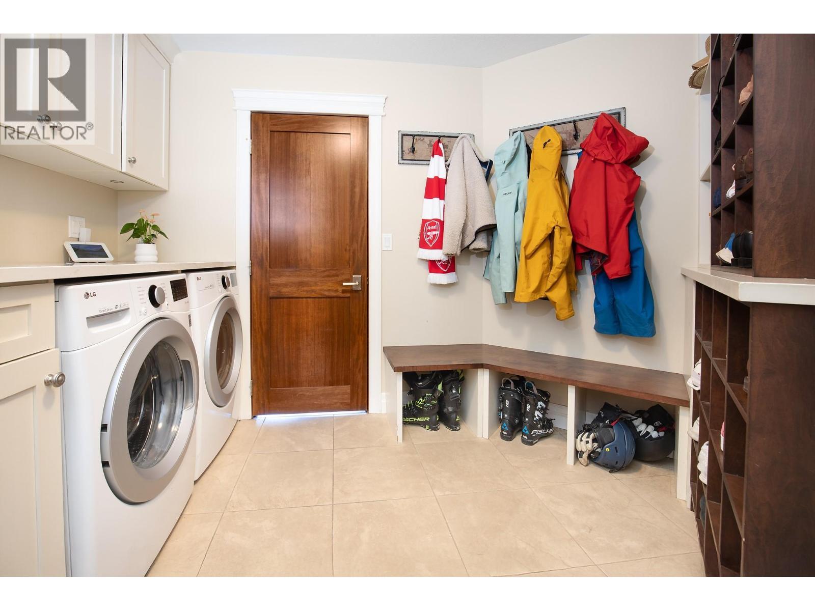 1978 High Schylea Drive, Kamloops, BC - Indoor Photo Showing Laundry Room