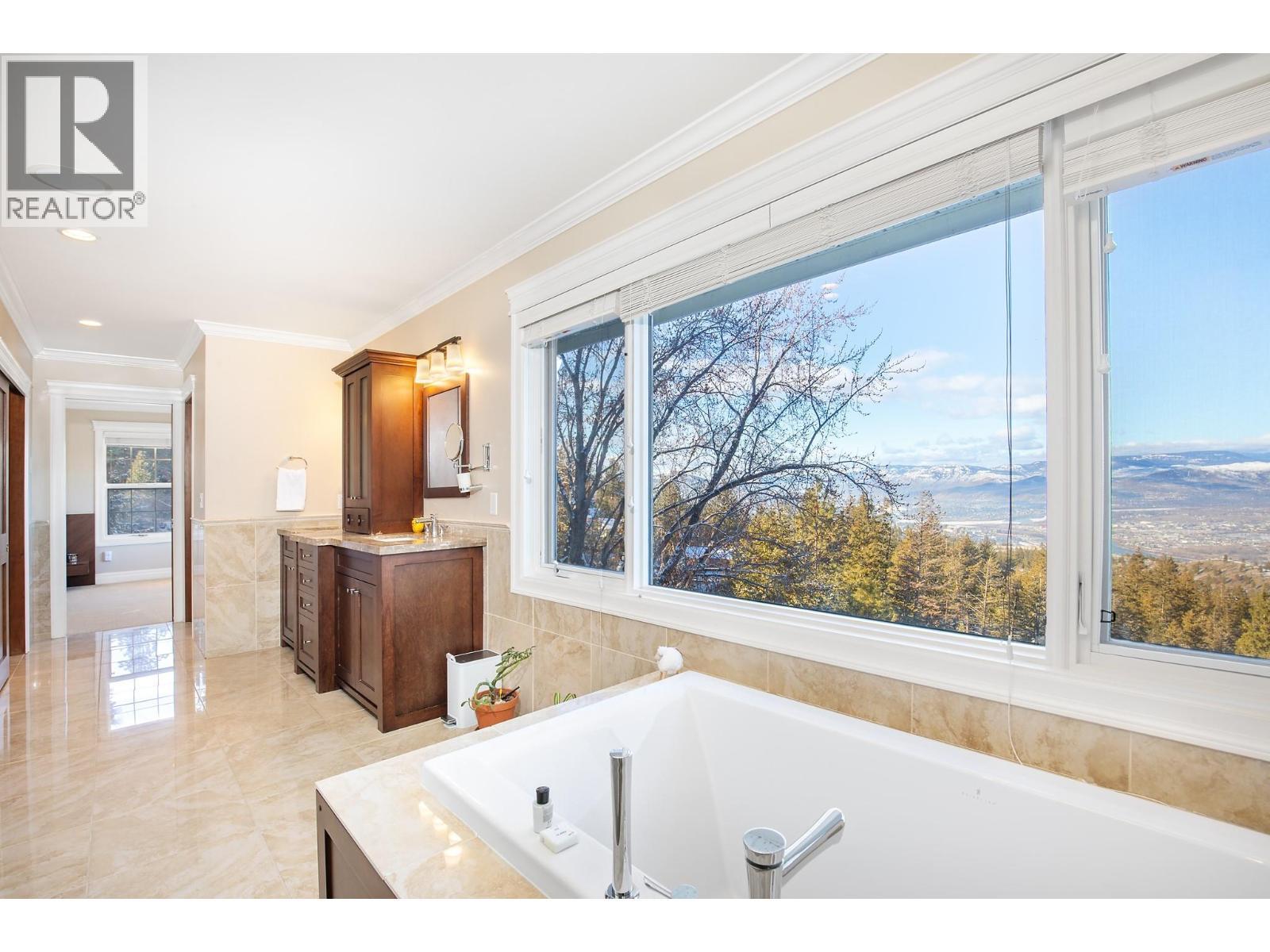 1978 High Schylea Drive, Kamloops, BC - Indoor