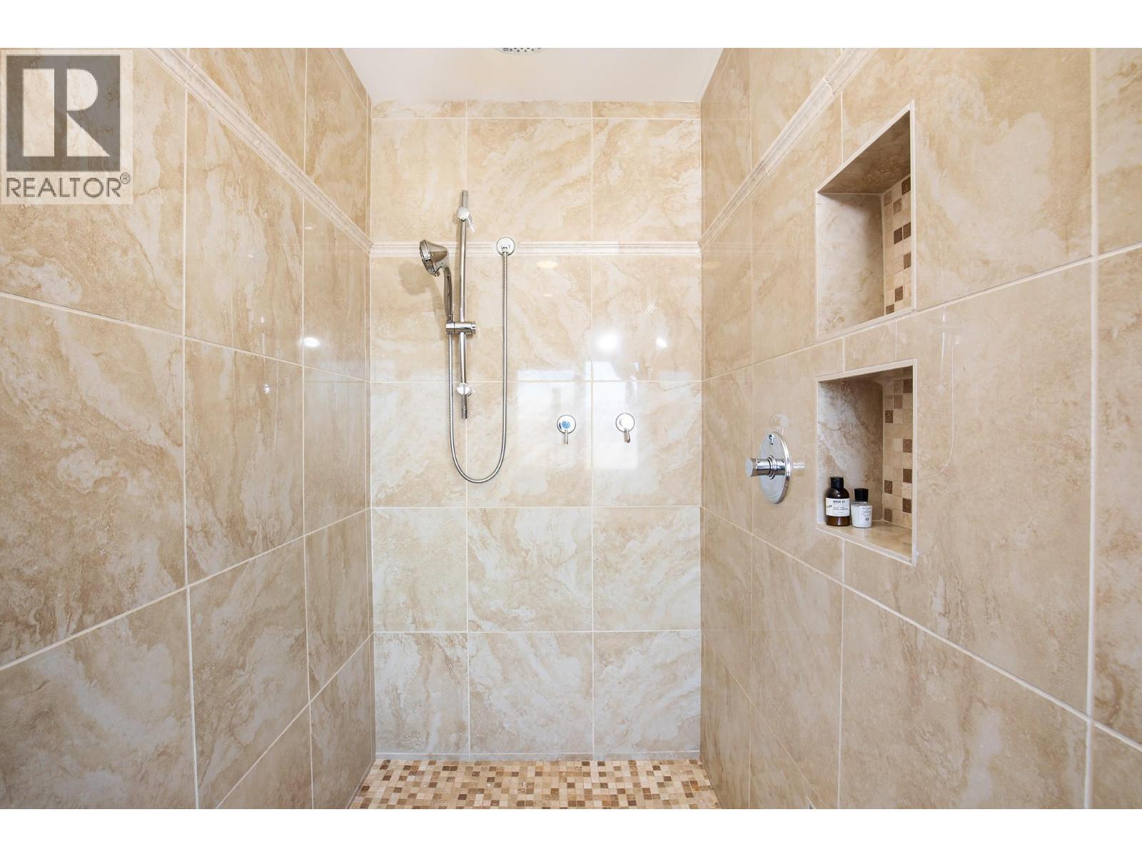 1978 High Schylea Drive, Kamloops, BC - Indoor Photo Showing Bathroom