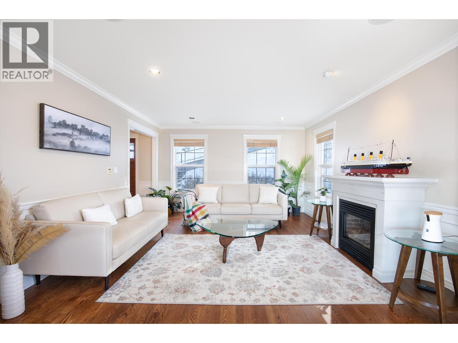 1978 High Schylea Drive, Kamloops, BC - Indoor Photo Showing Living Room With Fireplace