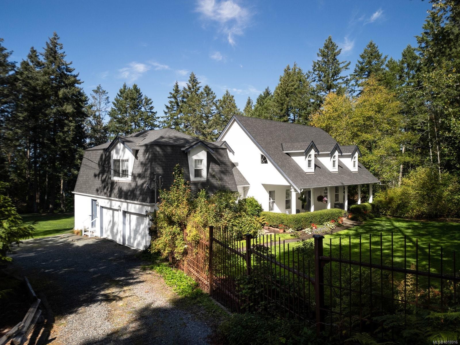 560 Salmon Rd, North Saanich, BC