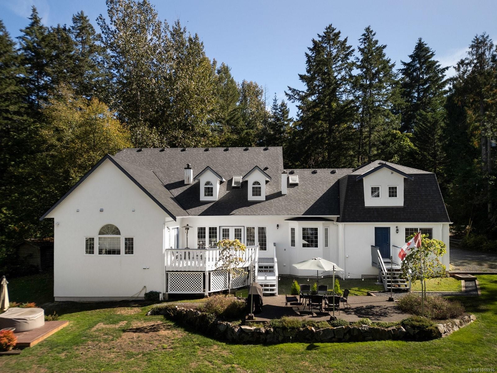 560 Salmon Rd, North Saanich, BC