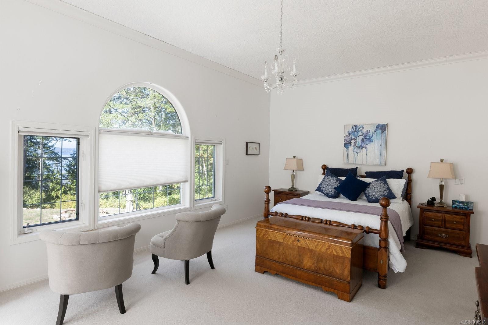 560 Salmon Rd, North Saanich, BC