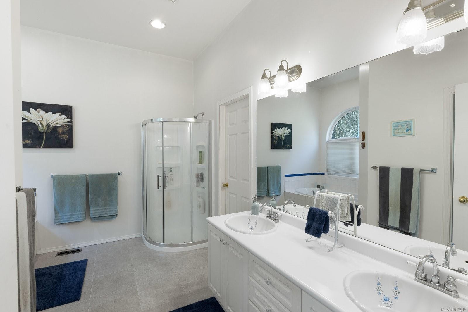 560 Salmon Rd, North Saanich, BC