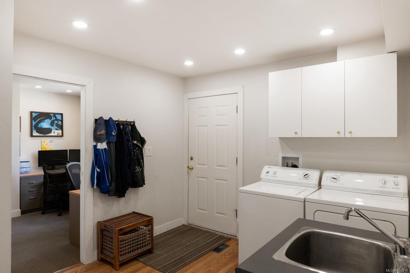 560 Salmon Rd, North Saanich, BC